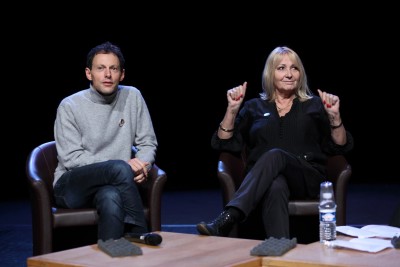 Marc-Olivier Fogiel et Julie : Rue Bayard et rue François 1er