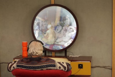 Aurélie Sfez, Woman on the street