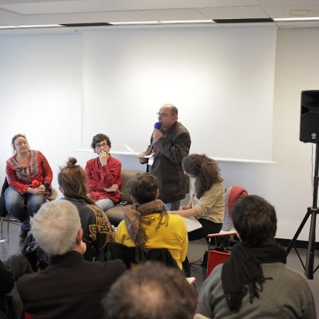 Les radios locales associatives peuvent-elles distribuer une information et une parole libre ?